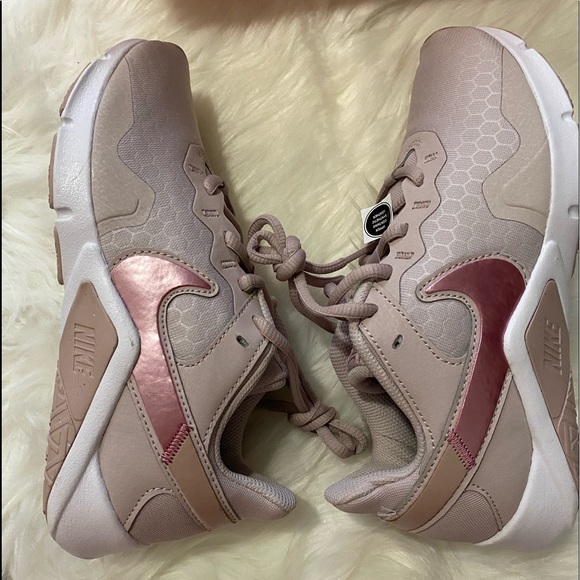 Brand new, still in box, never worn Nikes! Size 5.5 - Picture 1 of 9